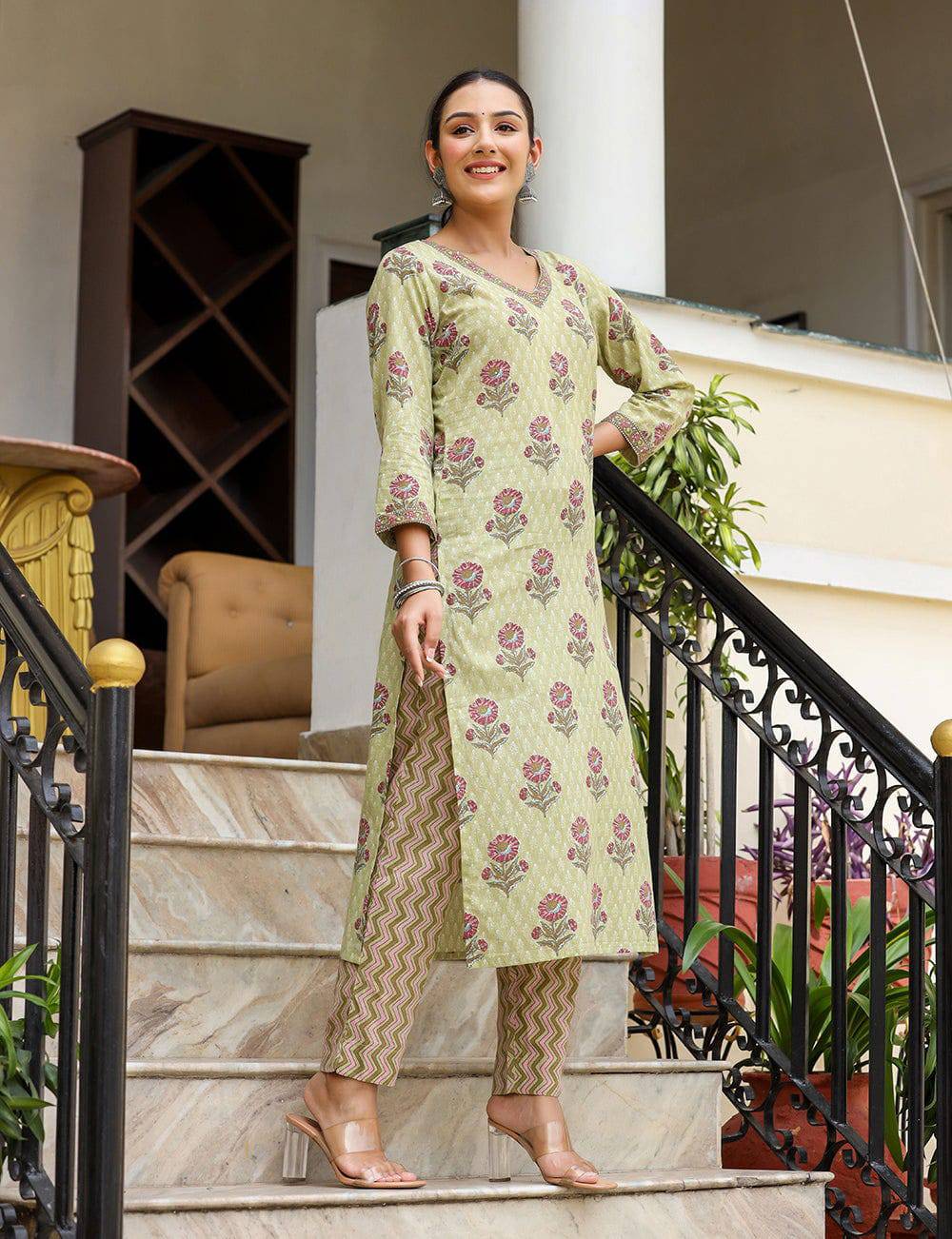 Perfect 9-5 ethnic workwear, comfortable and stylish.