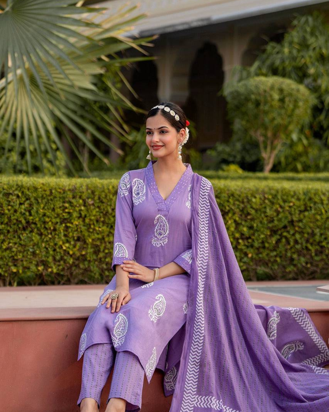 Traditional yet modern lavender kurta set for women, ideal for cultural and festive celebrations.