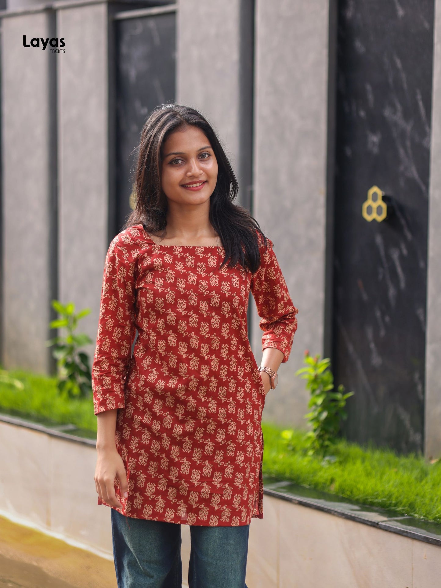 Ruhlaal Red Corset Back Kurti – Floral Print Cotton Short Kurti