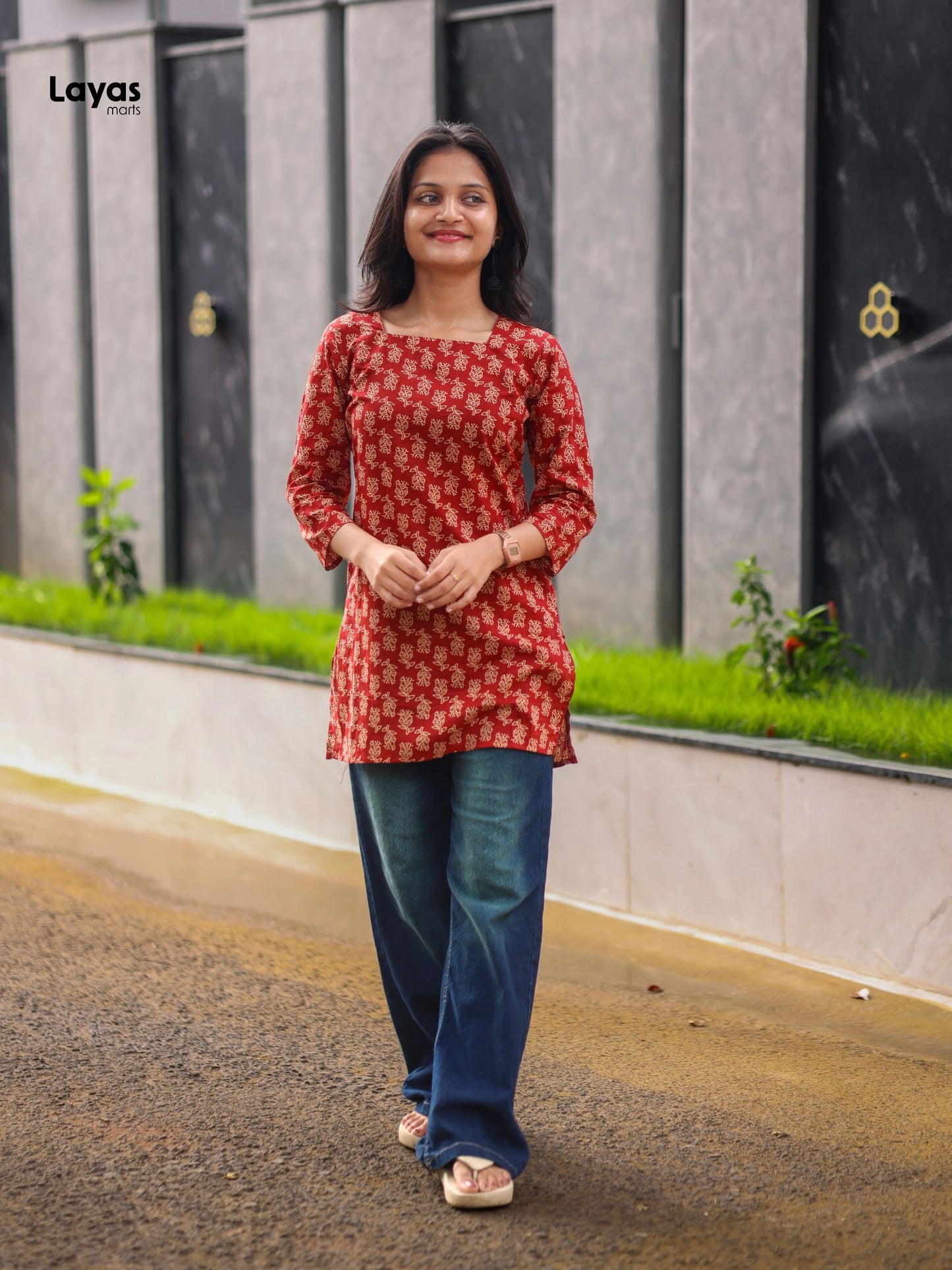 Ruhlaal Red Corset Back Kurti – Floral Print Cotton Short Kurti