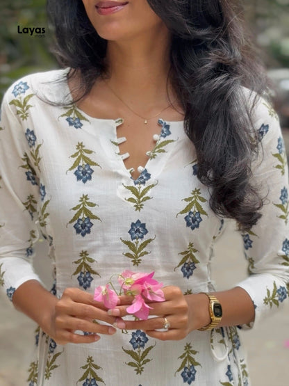 Nameru White Floral Side Corset Kurti