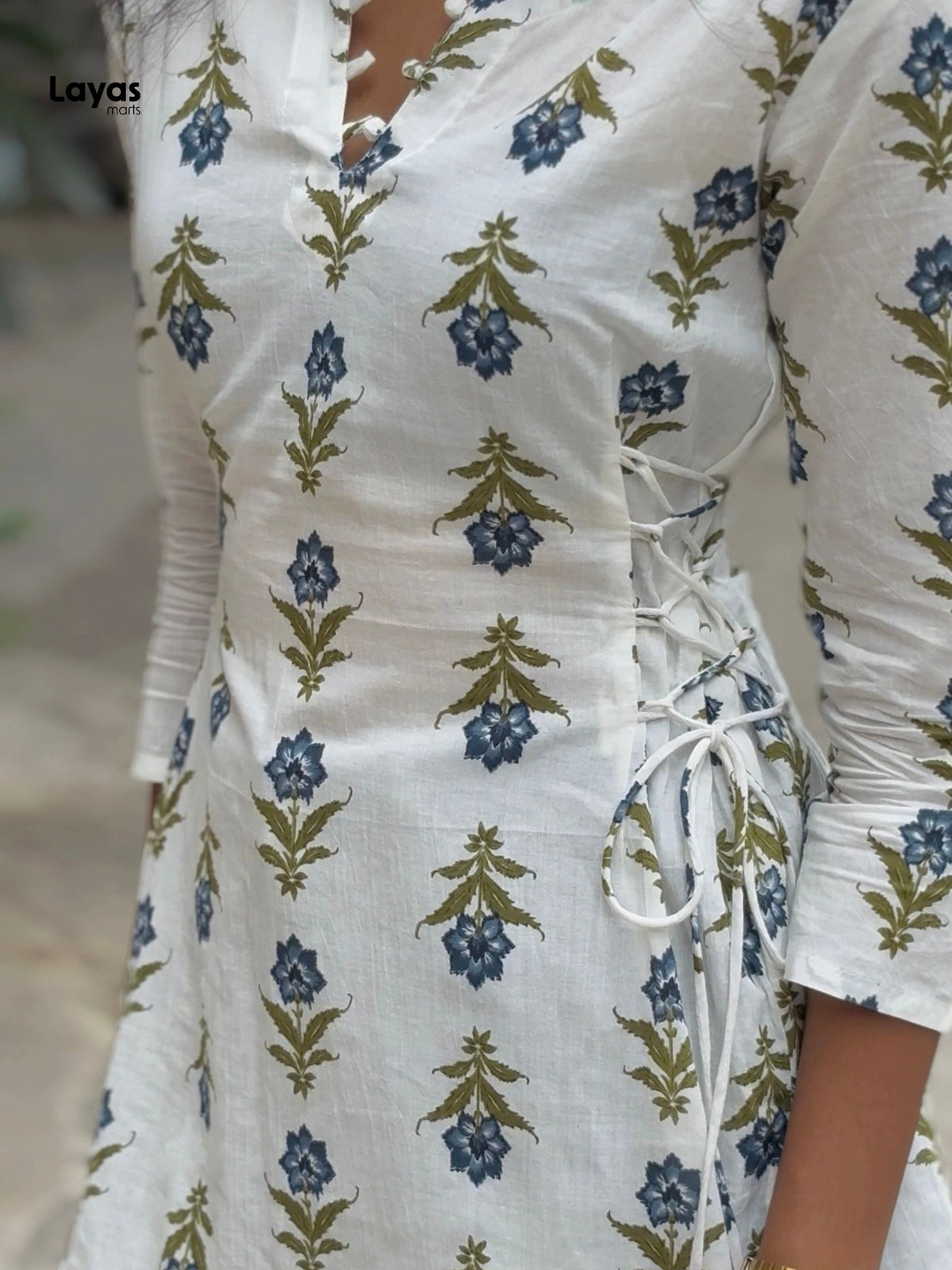 Nameru White Floral Side Corset Kurti