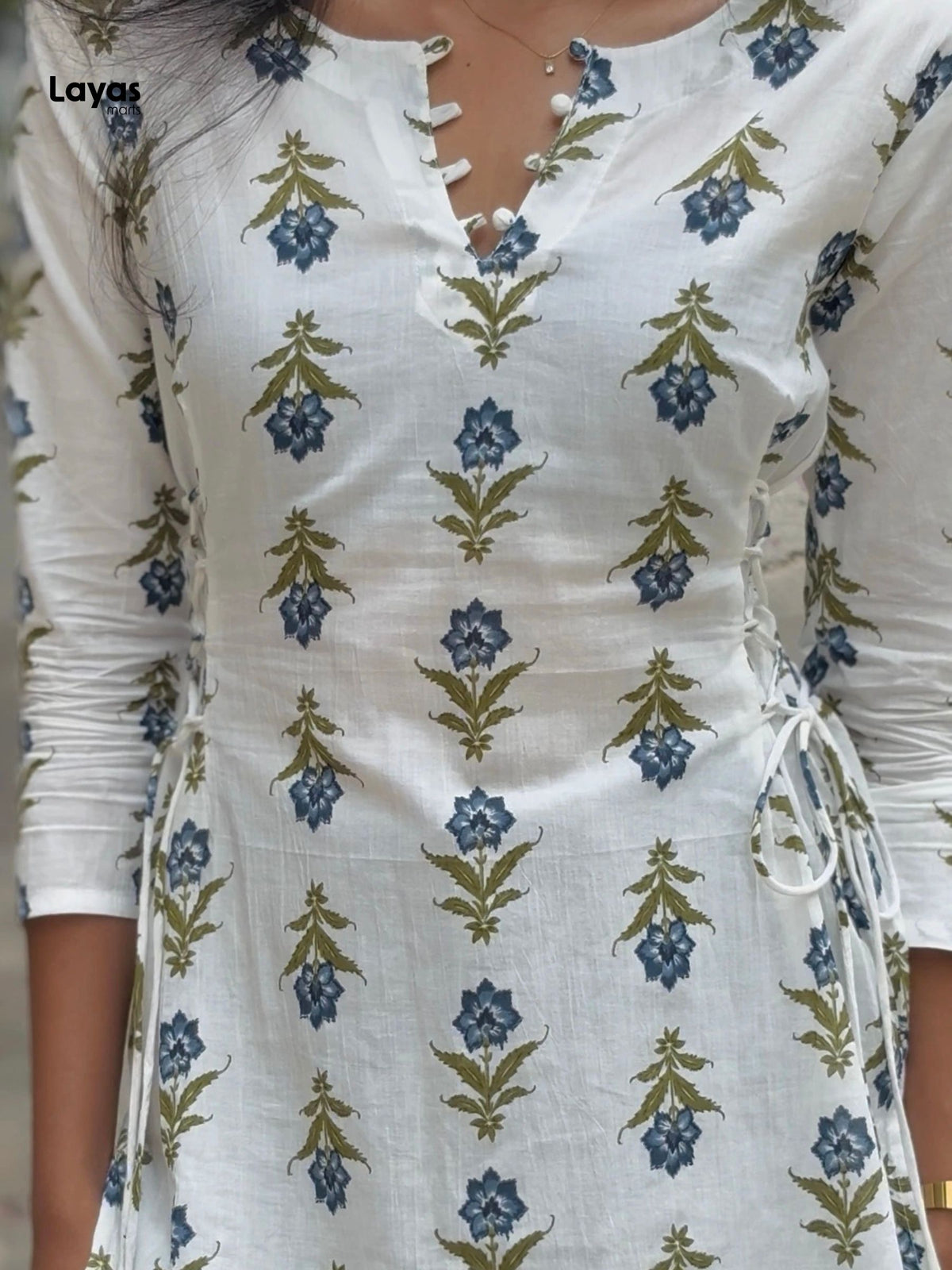 Nameru White Floral Side Corset Kurti