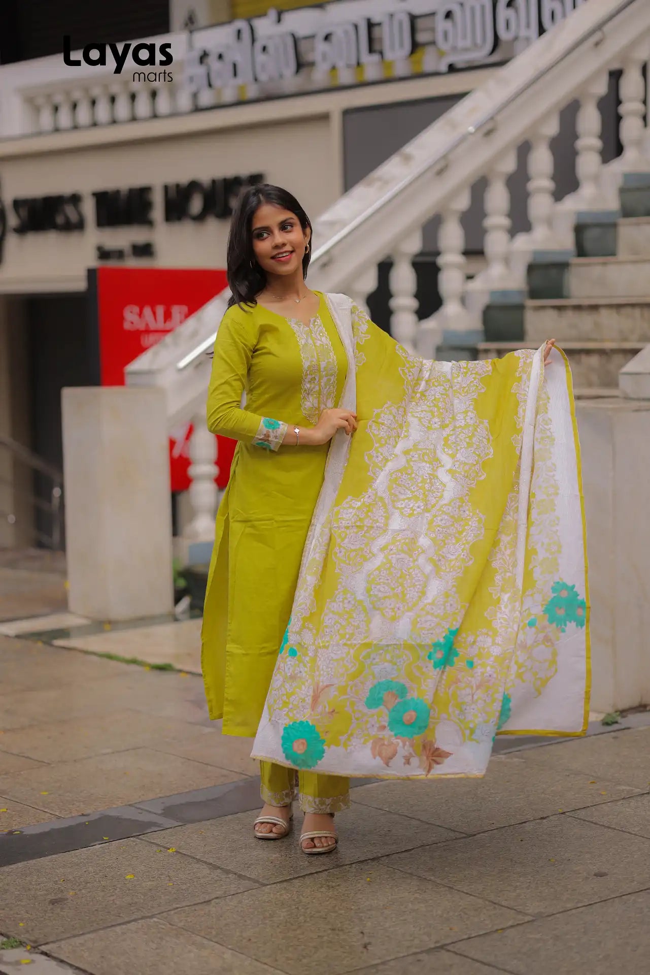 Layas marts Model showcasing printed mulmul dupatta with floral motifs