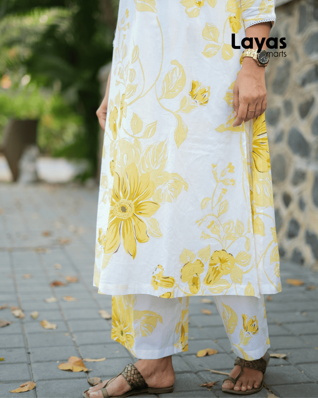 Relaxed-fit cotton outfit designed for effortless everyday elegance.