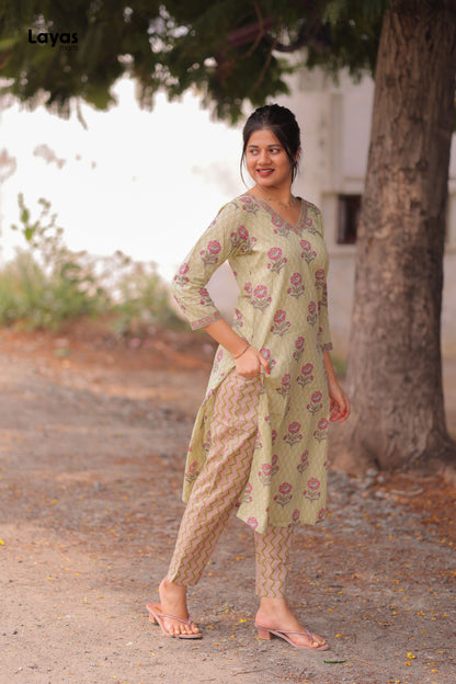 Green Floral Printed Cotton Kurta Pant Set (Set of 2)