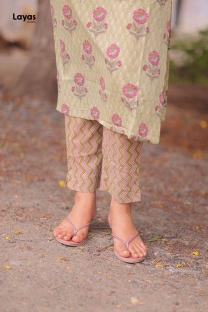 Green Floral Printed Cotton Kurta Pant Set (Set of 2)